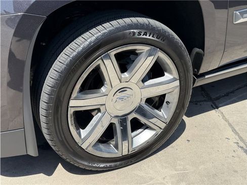 Used 2017 Cadillac Escalade Premium Luxury AWD/4WD image 10