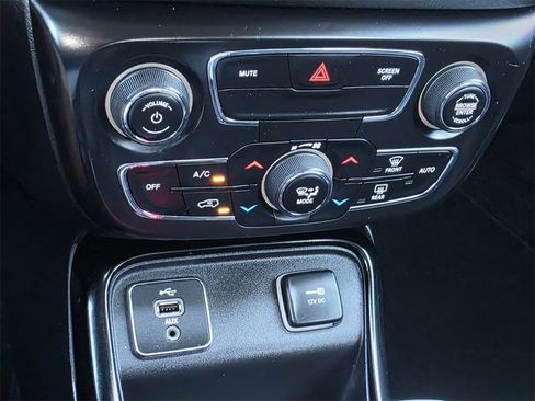 Used 2019 Jeep Compass Altitude image 19