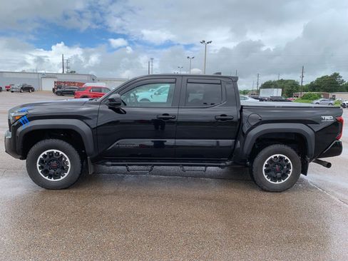 Used 2024 Toyota Tacoma TRD Off-Road AWD/4WD image 4