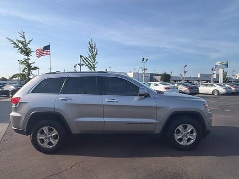 Used 2014 Jeep Grand Cherokee Laredo w/ Quick Order Package 23E AWD/4WD image 2