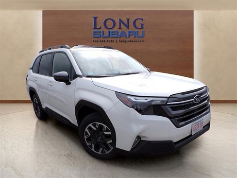 Used 2025 Subaru Forester Premium image 5