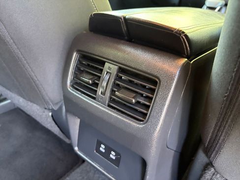 Used 2025 Nissan Rogue SV FWD image 24