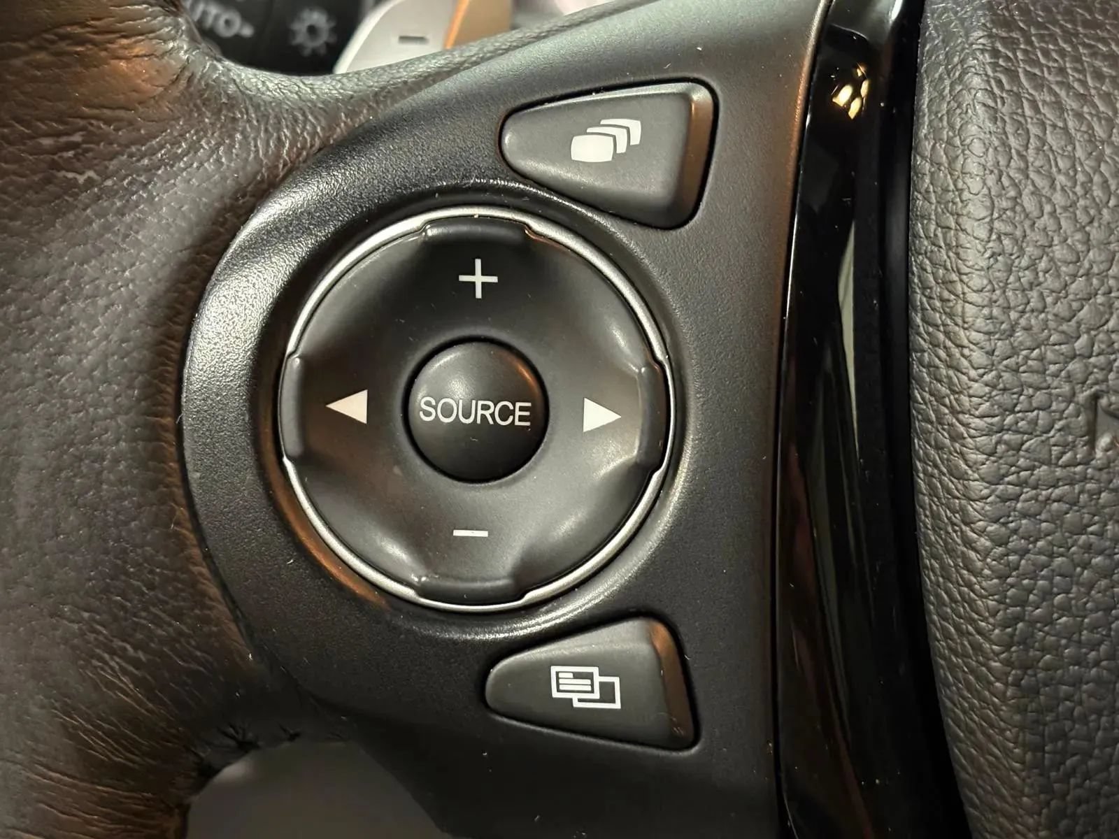 Used 2016 Honda Pilot Touring image 37