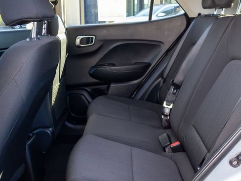Used 2021 Hyundai Venue SE FWD image 14