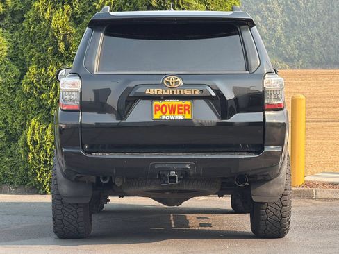 Used 2016 Toyota 4Runner SR5 AWD/4WD image 5
