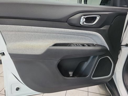 Used 2022 Jeep Compass Latitude AWD/4WD image 33