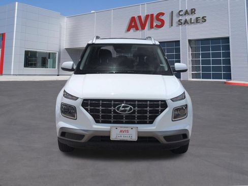 Used 2025 Hyundai Venue SEL FWD image 2