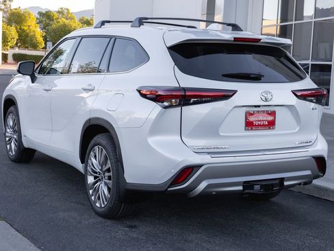 New 2026 Toyota Highlander Platinum image 7