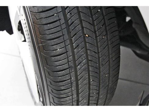 Used 2025 Nissan Versa S w/ Trunk Package image 30