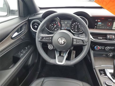 Used 2023 Alfa Romeo Stelvio Ti image 14