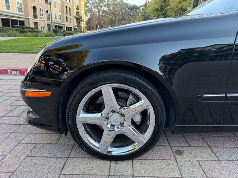 Used 2009 Mercedes-Benz E 550 Sedan image 22