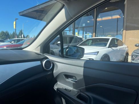 Used 2025 Nissan Versa SV image 35