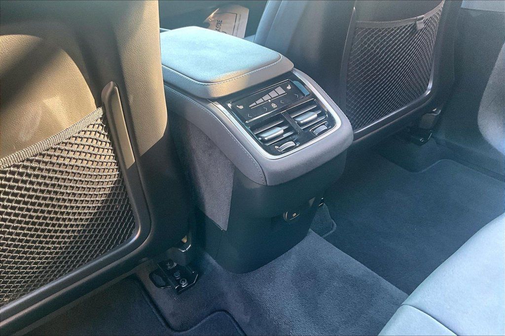 Certified 2026 Volvo XC90 B6 Plus AWD/4WD image 31