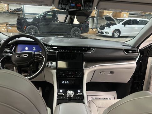 Used 2023 Jeep Grand Cherokee L Overland image 27