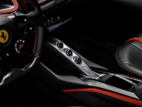 Used 2018 Ferrari 812 Superfast image 63