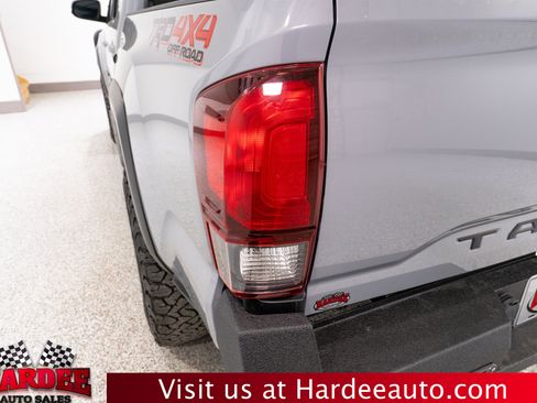 Used 2019 Toyota Tacoma TRD Off-Road AWD/4WD image 9