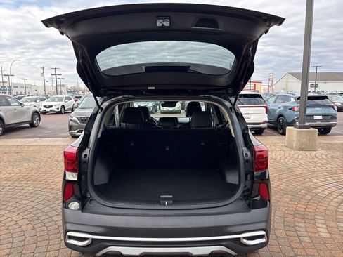 Used 2023 Kia Seltos S w/ Navigation Package image 32