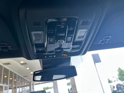 Used 2026 GMC Yukon Denali w/ Sun & Power Step Package AWD/4WD image 23