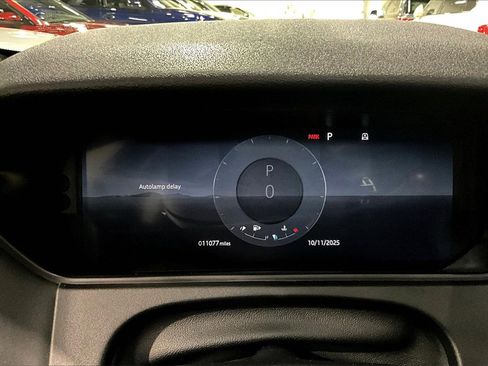 Used 2025 Land Rover Range Rover Velar Dynamic SE image 13