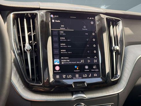 Used 2025 Volvo XC60 B5 Plus image 22