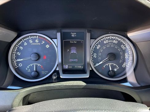 Used 2017 Toyota Tacoma Limited w/ Tow Package image 25