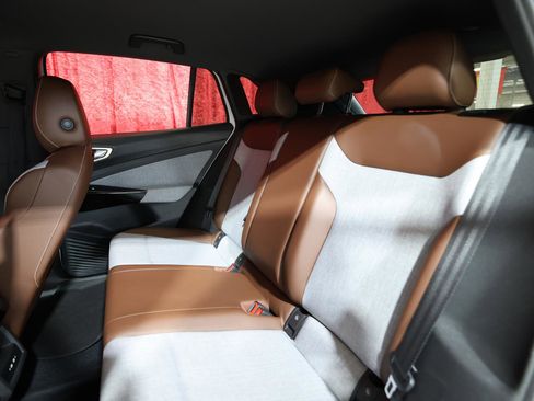 Used 2023 Volkswagen ID.4 Pro image 14