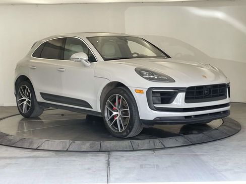 Certified 2023 Porsche Macan S image 9