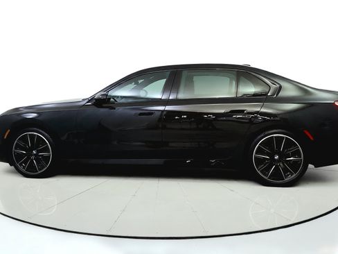 Used 2023 BMW 740i w/ Parking Assistance Package RWD image 4