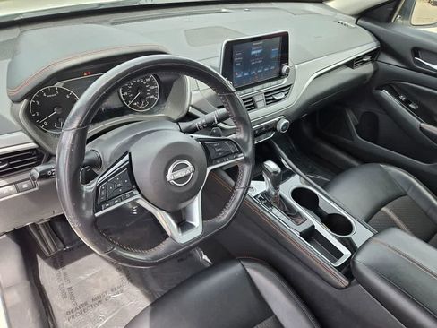 Used 2024 Nissan Altima 2.5 SR FWD image 10