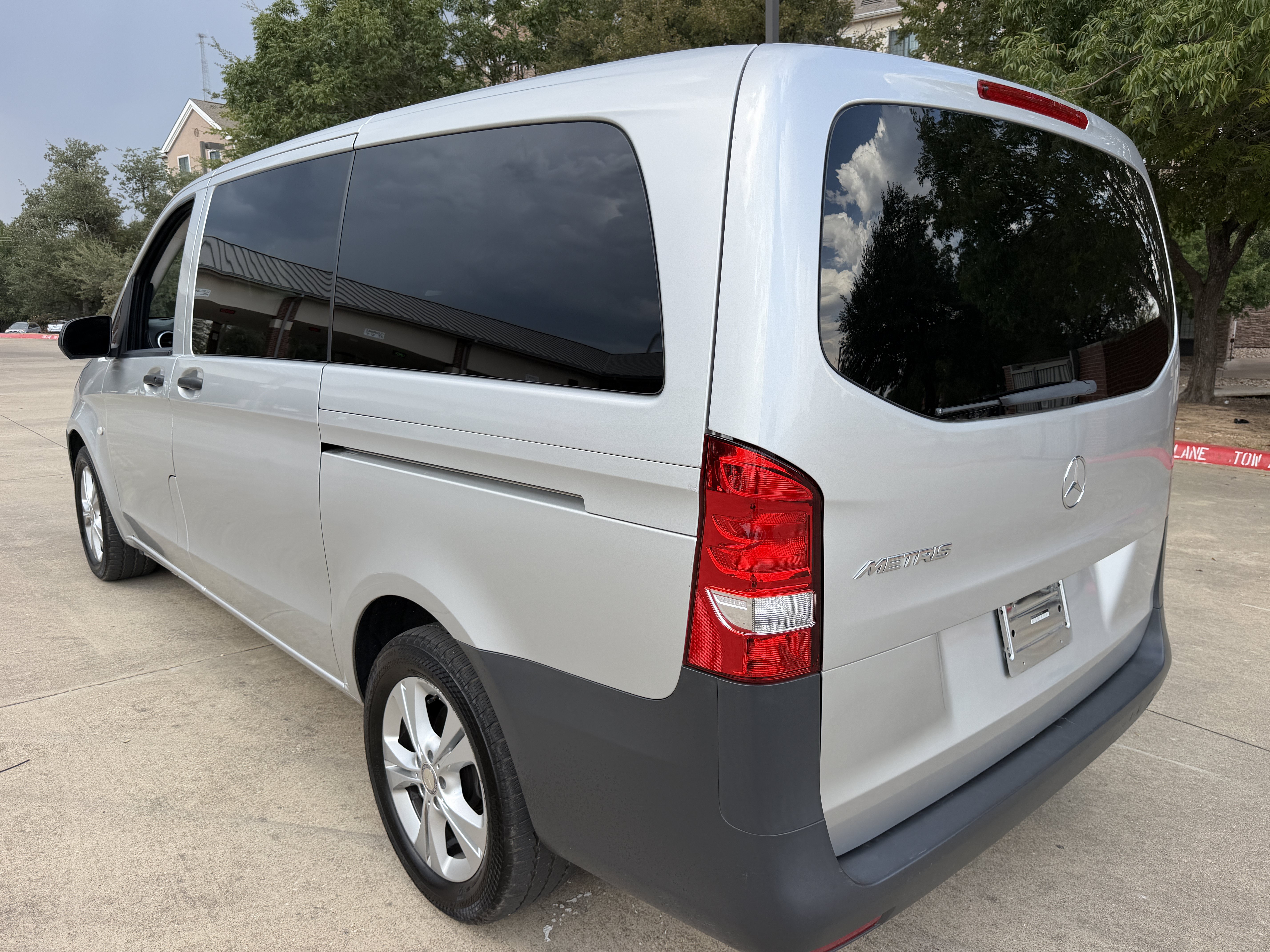 Used 2016 Mercedes-Benz Metris Passenger image 5