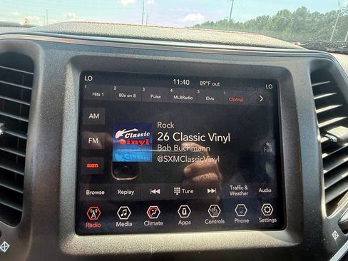 Used 2019 Jeep Cherokee Trailhawk w/ Cold Weather Group AWD/4WD image 12