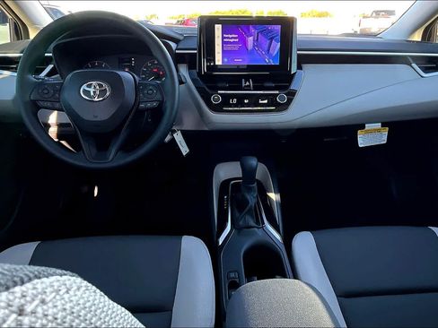 Used 2025 Toyota Corolla LE FWD image 5