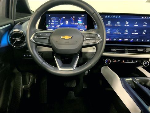 Used 2025 Chevrolet Equinox EV LT FWD image 5