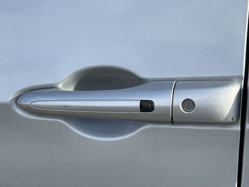 Used 2023 Chrysler Voyager LX image 38