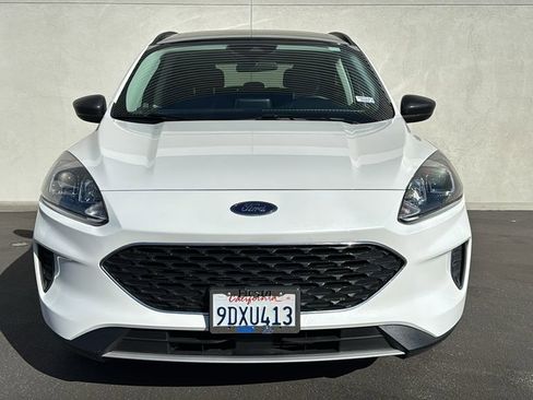 Certified 2022 Ford Escape SE image 2