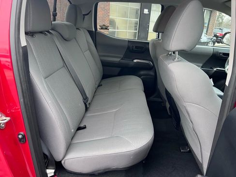 Used 2017 Toyota Tacoma SR5 image 17