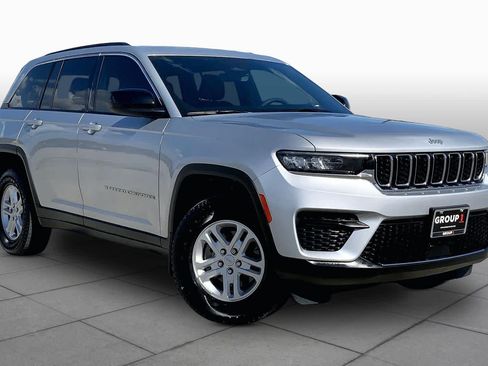 Used 2025 Jeep Grand Cherokee Laredo w/ MOPAR Finishing Package RWD image 3