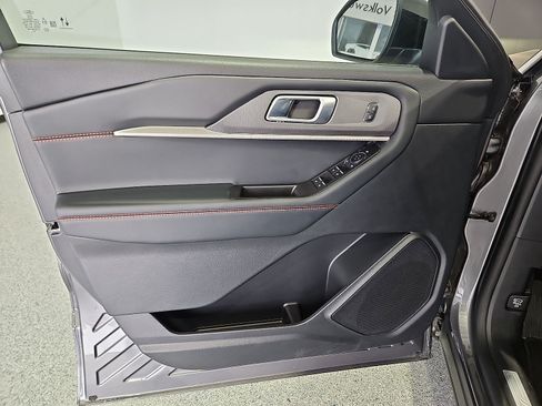 Used 2025 Ford Explorer ST-Line AWD/4WD image 15