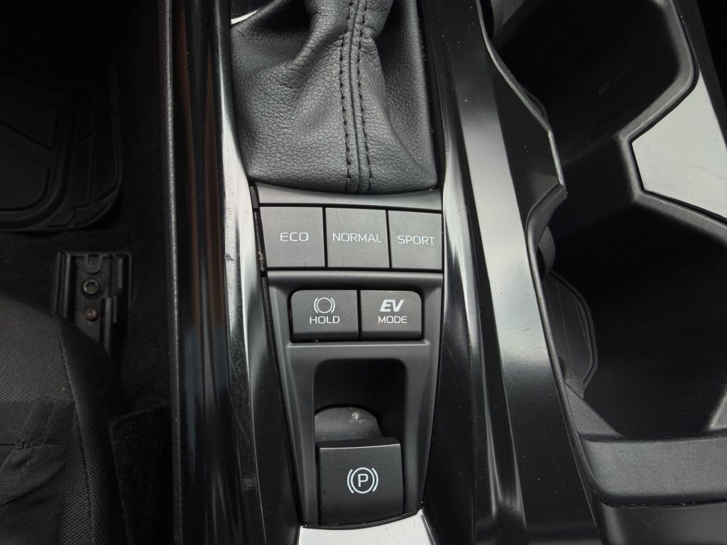 Used 2025 Toyota Camry LE FWD image 28