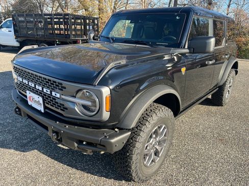 New 2025 Ford Bronco Badlands image 3