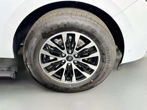 Used 2025 Ford Expedition Platinum AWD/4WD image 32