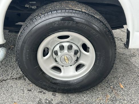 Used 2024 Chevrolet Express 2500 w/ Driver Convenience Package image 21