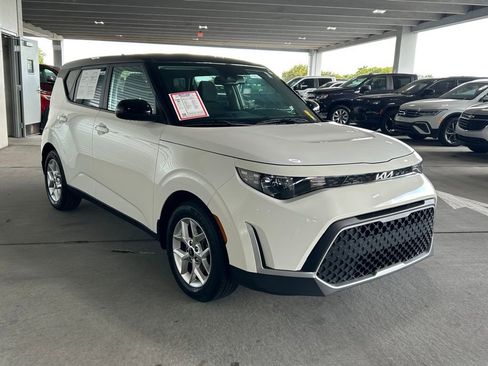 Used 2023 Kia Soul S image 3