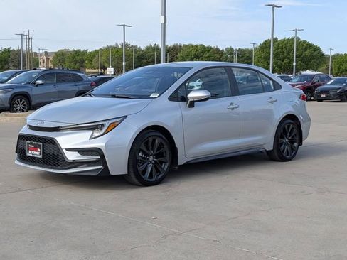 Used 2025 Toyota Corolla SE FWD image 9