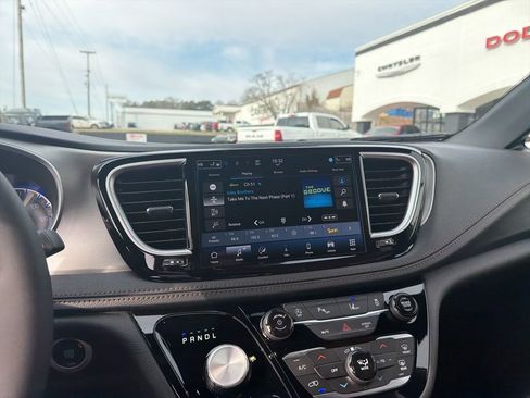 New 2026 Chrysler Pacifica Pinnacle image 26