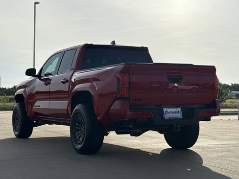 Used 2025 Toyota Tacoma SR5 AWD/4WD image 7