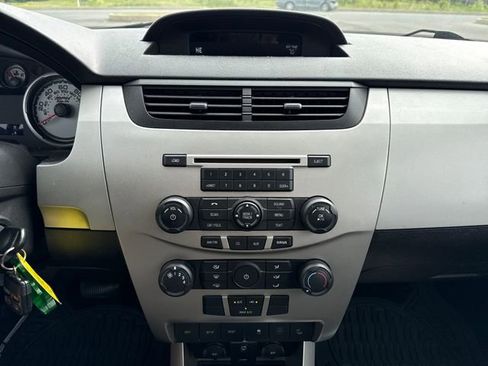 Used 2010 Ford Focus SES FWD image 27