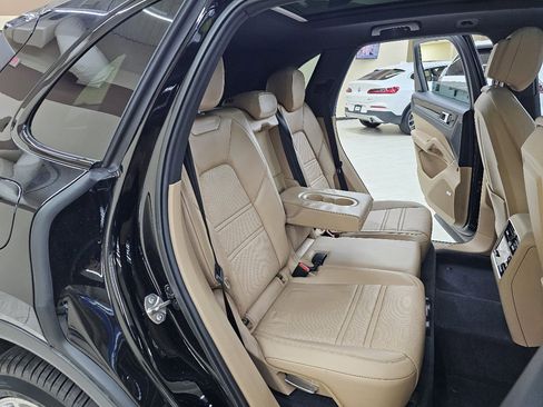 Used 2020 Porsche Cayenne image 24