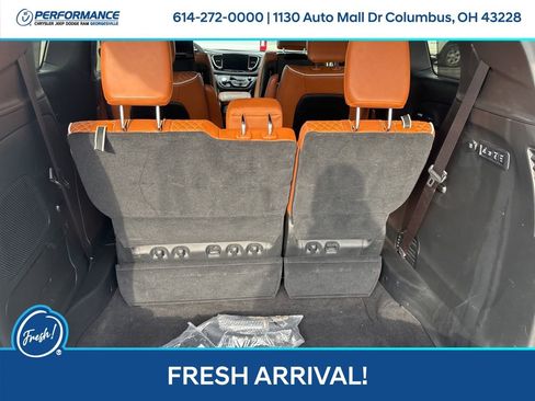 Used 2025 Chrysler Pacifica Pinnacle w/ Trailer Tow Group image 14