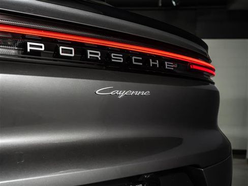 Certified 2025 Porsche Cayenne Coupe AWD/4WD image 33